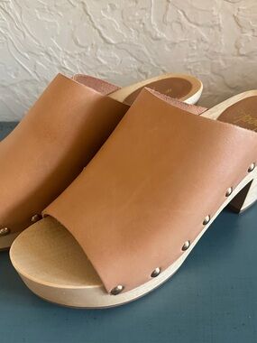 beek Honey Leather Open-Toe Clog Mules